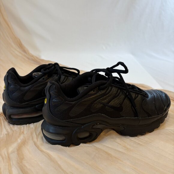 Women's Nike Air Max Plus TN Tuned Triple Black DM2362-002 sz 6.5 - Picture 5 of 8